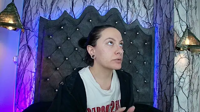 Zami Escobar of online show from 09/18/25, 06:33