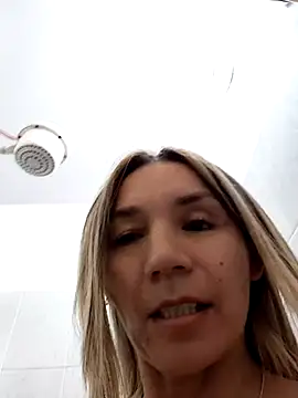 Snapshot of Ms_lunaRose chatting on 06/17/26, 03:44 Ms lunaRose online show from 06/17/26, 03:44
