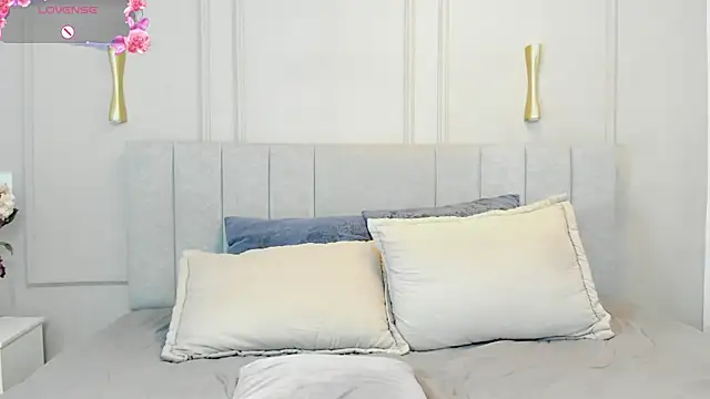 victoria bourne online show from 11/04/25, 07:06