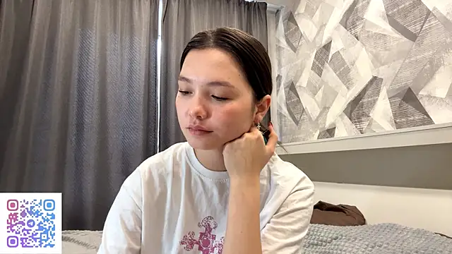 Snapshot of KiraVelvet chatting on 11/06/25, 08:07 KiraVelvet online show from 11/06/25, 08:07