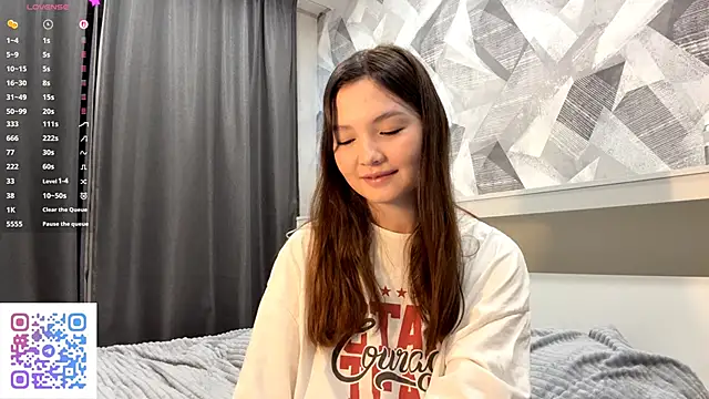 Snapshot of KiraVelvet chatting on 10/16/25, 07:11 KiraVelvet online show from 10/16/25, 07:11
