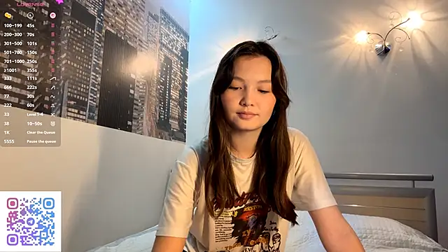 Snapshot of KiraVelvet chatting on 09/28/25, 10:11 KiraVelvet online show from 09/28/25, 10:11
