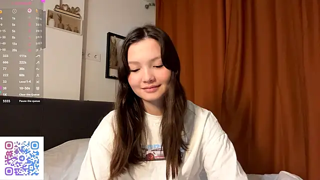 Snapshot of KiraVelvet chatting on 10/03/25, 04:19 KiraVelvet online show from 10/03/25, 04:19