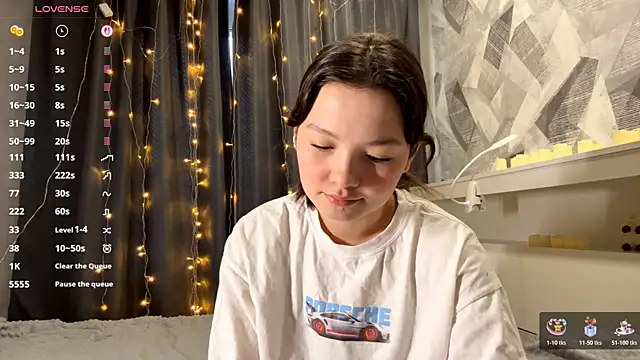 Snapshot of KiraVelvet chatting on 11/30/25, 08:37 KiraVelvet online show from 11/30/25, 08:37