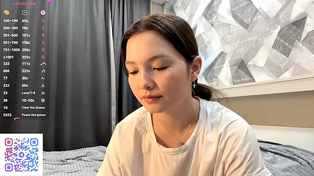 Snapshot of KiraVelvet chatting on 10/23/25, 07:12 KiraVelvet online show from 10/23/25, 07:12