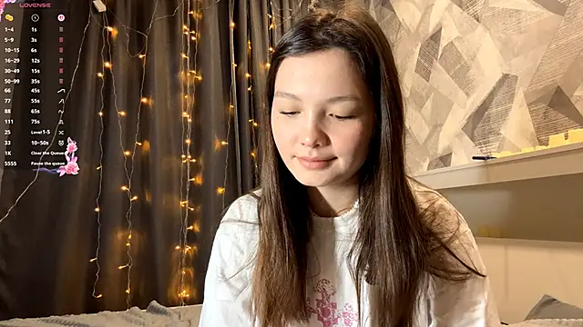 Snapshot of KiraVelvet chatting on 12/05/25, 11:09 KiraVelvet online show from 12/05/25, 11:09