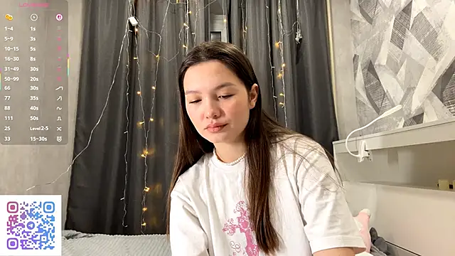 Snapshot of KiraVelvet chatting on 12/14/25, 05:07 KiraVelvet online show from 12/14/25, 05:07