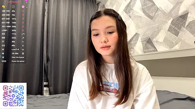 Snapshot of KiraVelvet chatting on 10/13/25, 07:15 KiraVelvet online show from 10/13/25, 07:15