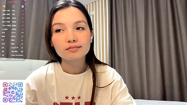 Snapshot of KiraVelvet chatting on 10/01/25, 06:01 KiraVelvet online show from 10/01/25, 06:01