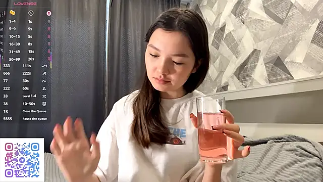 Snapshot of KiraVelvet chatting on 11/05/25, 08:06 KiraVelvet online show from 11/05/25, 08:06