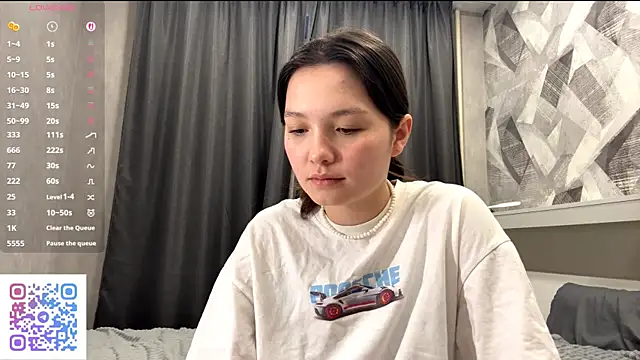 Snapshot of KiraVelvet chatting on 11/21/25, 12:37 KiraVelvet online show from 11/21/25, 12:37