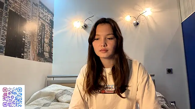 Snapshot of KiraVelvet chatting on 09/18/25, 10:07 KiraVelvet online show from 09/18/25, 10:07