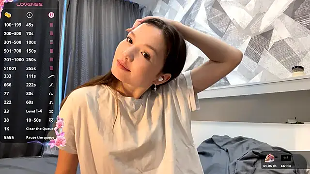 Snapshot of KiraVelvet chatting on 10/12/25, 01:23 KiraVelvet online show from 10/12/25, 01:23