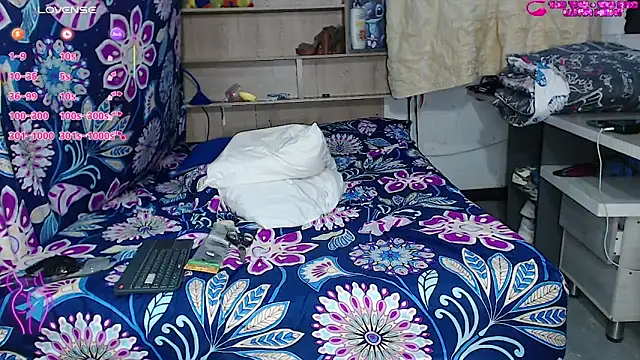 Snapshot of luisafe2025 chatting on 10/14/25, 04:02 luisafe2025 online show from 10/14/25, 04:02