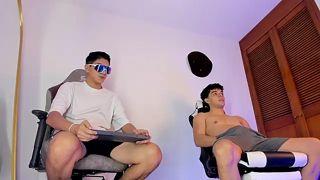 sotooliver3 online show from 11/12/25, 08:45