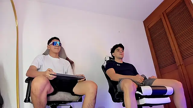 sotooliver3 online show from 12/03/25, 07:24