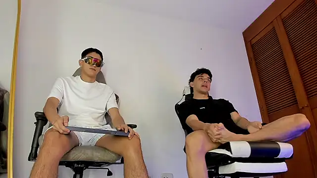 sotooliver3 online show from 02/22/26, 08:43