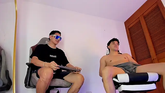 sotooliver3 online show from 11/22/25, 08:29