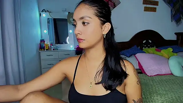 Snapshot of mia_yireth chatting on 10/17/25, 01:53 mia yireth online show from 10/17/25, 01:53