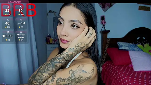 mia yireth online show from 11/25/25, 12:22