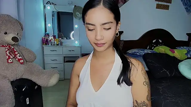 Snapshot of mia_yireth chatting on 10/09/25, 01:28 mia yireth online show from 10/09/25, 01:28