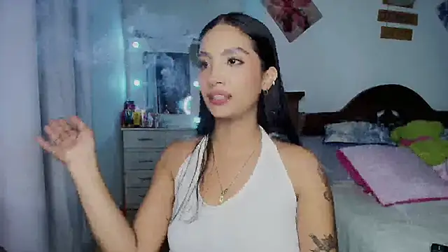 Snapshot of mia_yireth chatting on 10/14/25, 12:11 mia yireth online show from 10/14/25, 12:11