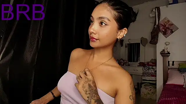 Snapshot of mia_yireth chatting on 10/20/25, 12:13 mia yireth online show from 10/20/25, 12:13