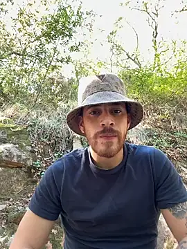 Snapshot of Snakes131 chatting on 09/25/25, 02:34 Snakes131 online show from 09/25/25, 02:34