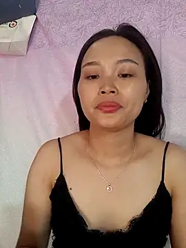 Snapshot of Lili_lovely chatting on 10/23/25, 02:43 Lili lovely online show from 10/23/25, 02:43