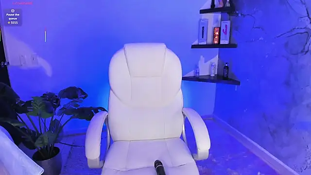 Lilokat  online show from 11/18/25, 03:43