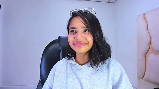 ScarletDoll online show from 10/28/25, 03:40