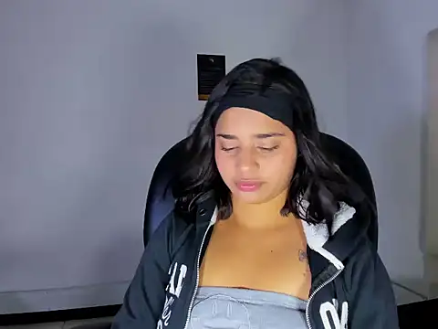 ScarletDoll online show from 11/17/25, 04:05