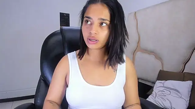 ScarletDoll online show from 10/22/25, 02:44