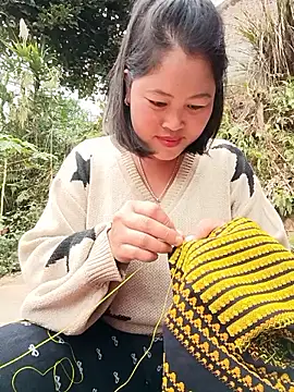 maycuc123 online show from 12/14/25, 08:09