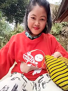 maycuc123 online show from 12/16/25, 01:43