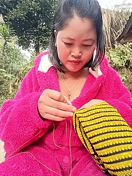 maycuc123 online show from 12/17/25, 02:05