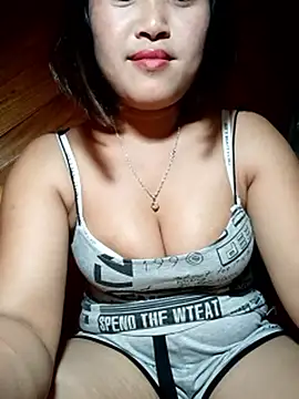 maycuc123 online show from 10/13/25, 02:57