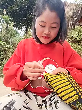 maycuc123 online show from 12/15/25, 12:38