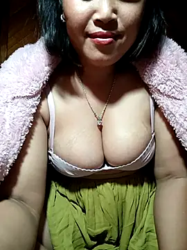 maycuc123 online show from 10/26/25, 02:06