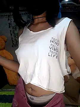 Snapshot of emali_baba chatting on 02/28/26, 01:44 emali baba online show from 02/28/26, 01:44