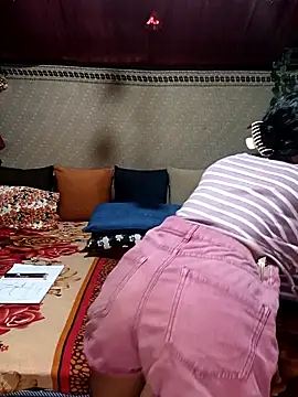 Snapshot of emali_baba chatting on 04/08/26, 04:25 emali baba online show from 04/08/26, 04:25