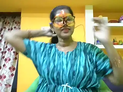 Snapshot of kavya1 chatting on 10/12/25, 04:47 kavya1 online show from 10/12/25, 04:47