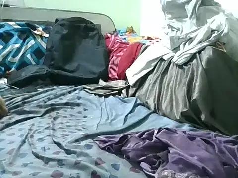 Roshani hoty online show from 04/16/26, 05:14