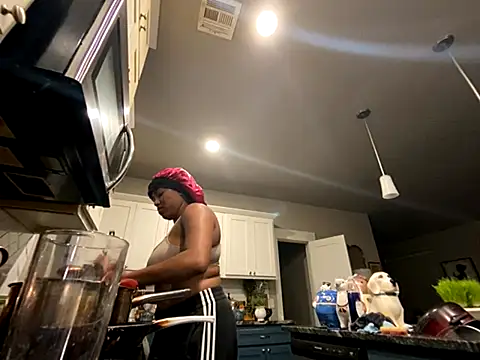 princesslivv online show from 10/23/25, 03:49