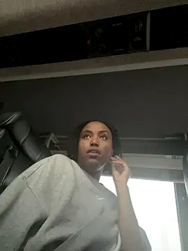Snapshot of princesslivv chatting on 09/14/25, 10:21 princesslivv online show from 09/14/25, 10:21