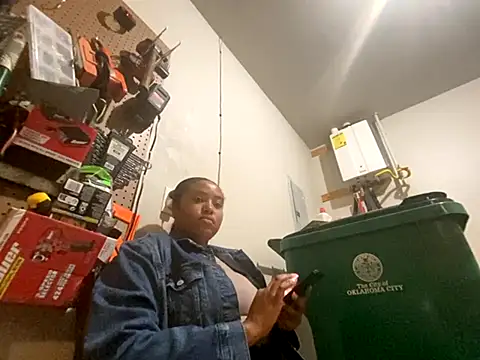 princesslivv online show from 10/21/25, 04:01