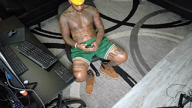 Snapshot of SLANGONDEMHOES chatting on 09/21/25, 04:45 SLANGONDEMHOES online show from 09/21/25, 04:45
