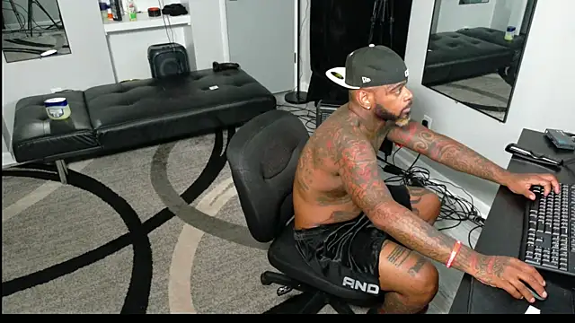 SLANGONDEMHOES online show from 10/22/25, 12:43