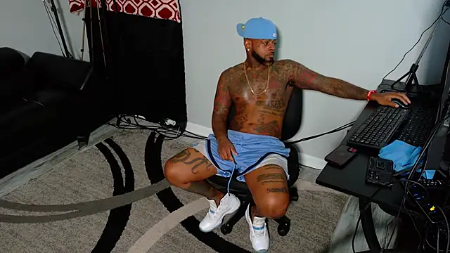 SLANGONDEMHOES online show from 12/01/25, 04:52