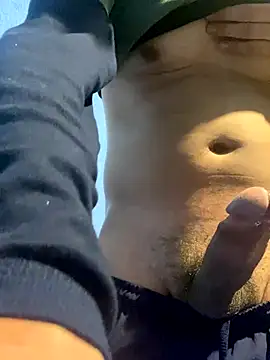 Snapshot of zzagreo chatting on 12/21/25, 07:10 zzagreo online show from 12/21/25, 07:10